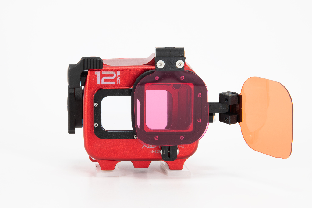 Isotta - Double Red Flip with Filters for Go-Pro HERO8 Black and Go-Pro HERO9/HERO10 Black/Portafiltro con filtro doppio rosso per Go-Pro HERO8 Black and Go-Pro HERO9/HERO10 Black